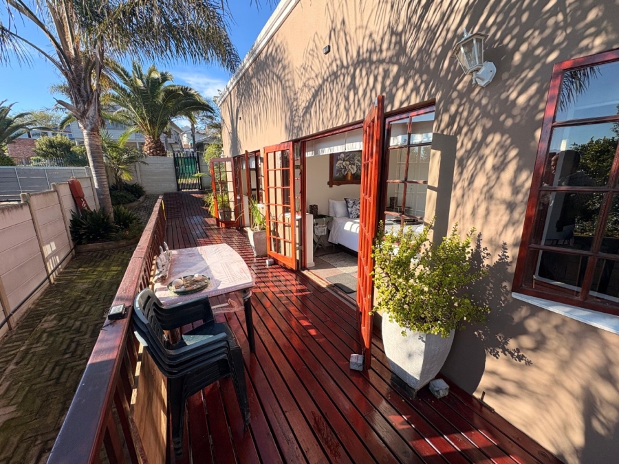 4 Bedroom Property for Sale in Fraaiuitsig Western Cape